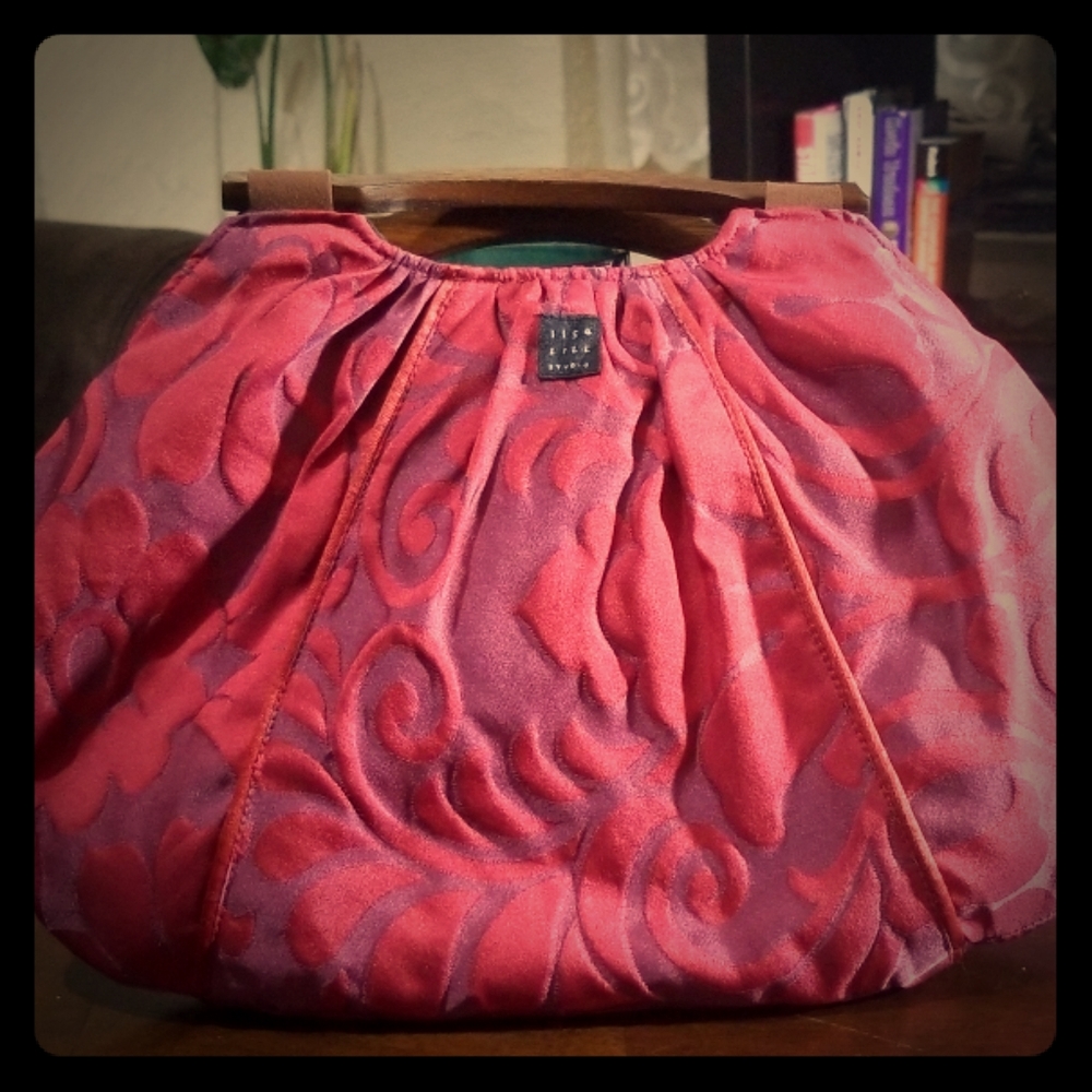 Lisa Lill reversible clutch